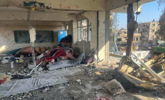 Más de 35 personas desplazadas murieron cuando Israel bombardeó una escuela administrada por la UNRWA en Nuseirat, en el centro de Gaza.