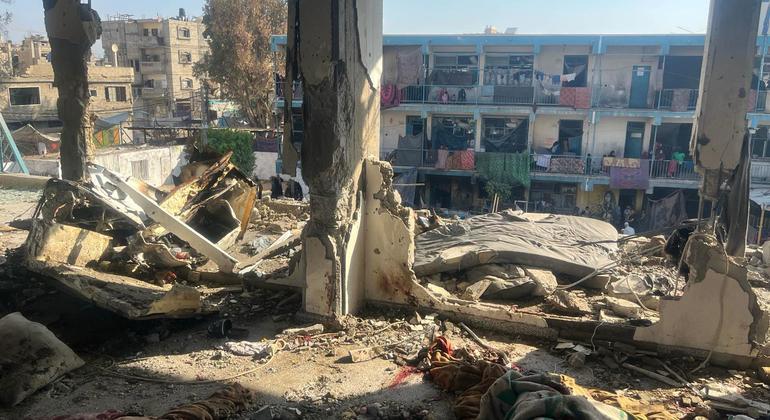 Les conséquences de l'attaque d'une école de l'ONU transformée en abri à Nuseirat le 6 juin, où au moins 35 personnes déplacées ont été tuées lors d'une frappe aérienne israélienne.