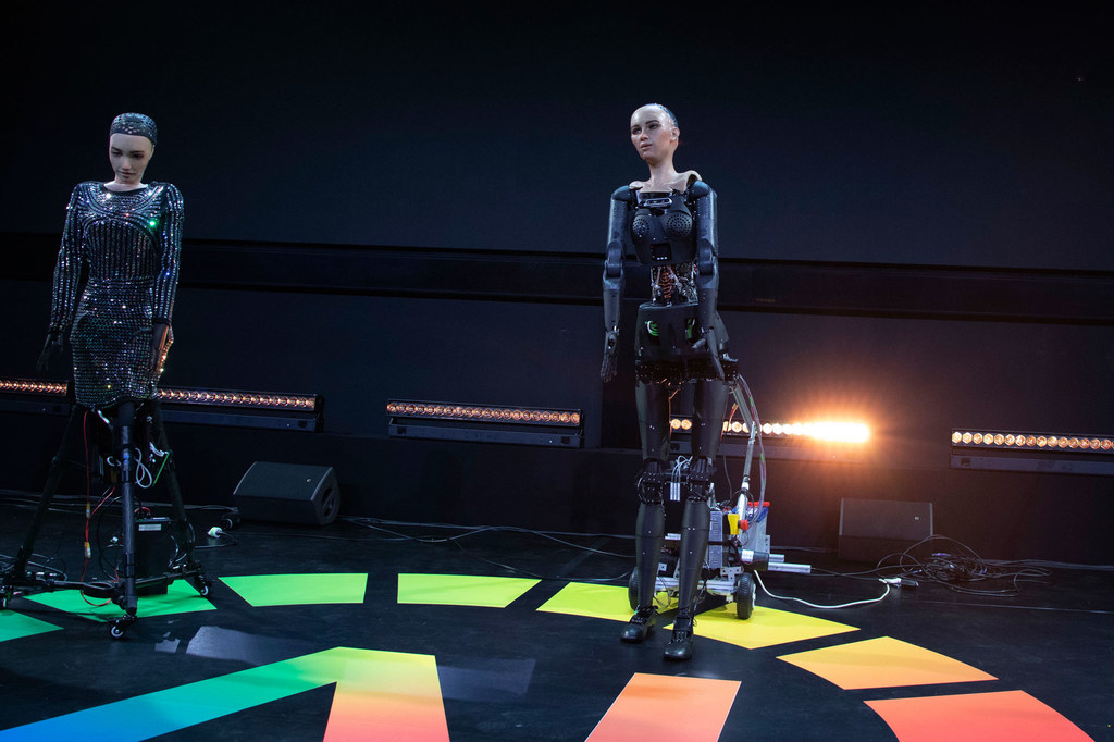 Más de 50 robots asistieron a la cumbre Inteligencia artificial para el bien 2023.