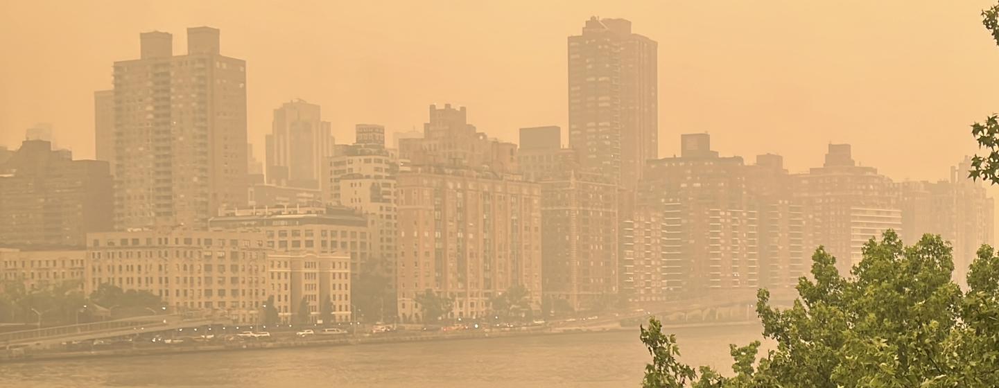 Au début du mois de juin 2023, des vents violents ont transporté la fumée des incendies de forêt au Canada jusqu'à New York.