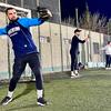 Carlos practica sus lanzamientos en una sesión de entrenamiento en Buenos Aires.