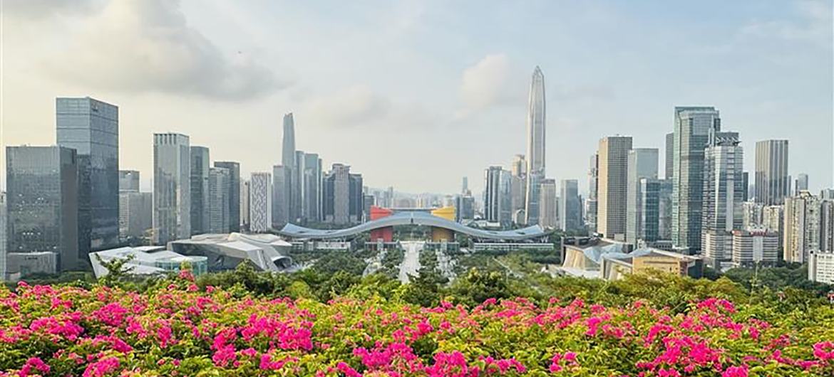 深圳福田中心区，现代化高楼勾勒出城市天际线，展现特区蓬勃活力。