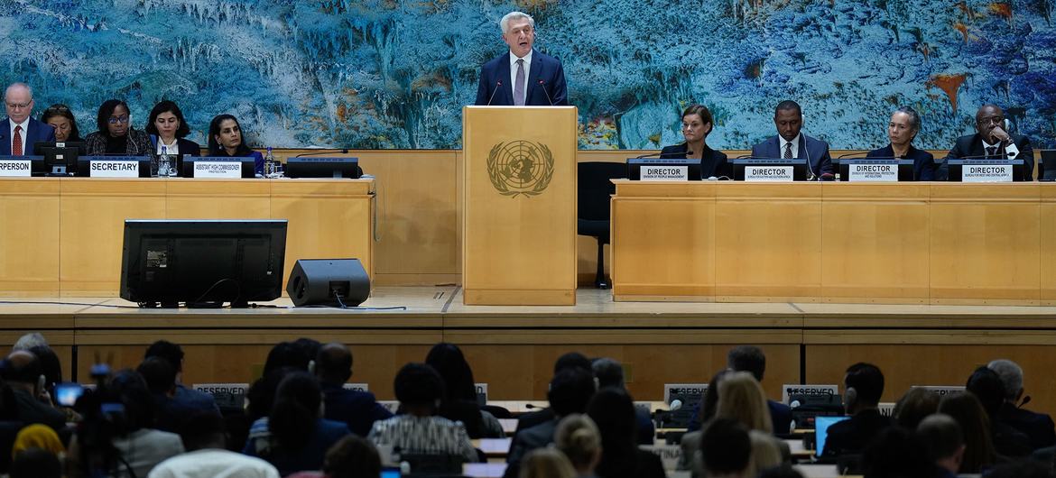 Le Haut-Commissaire des Nations Unies pour les réfugiés, Filippo Grandi, prononce un discours d'ouverture lors de la 76e session du Comité exécutif de l'agence onusienne.