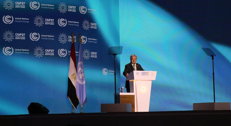 الأمين العام للأمم المتحدة متحدثا في قمة الرؤساء في مؤتمر المناخ السابع والعشرين في شرم الشيخ، مصر.