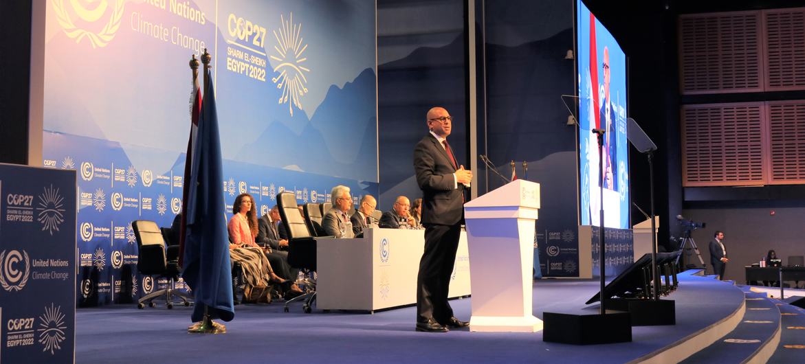 Simon Stiell, máximo responsables de la Convención Marco de las Naciones Unidas sobre el Cambio ClimáticoC, hablando en la inauguración oficial de la COP27.