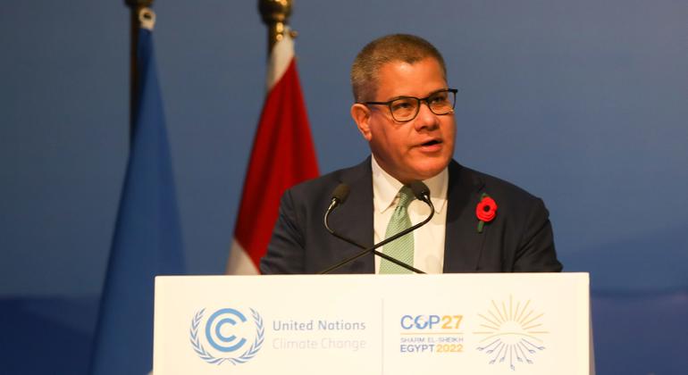 El representante del Reino Unido y presidente de la COP26, Alok Sharma, interviene en la sesión plenaria de apertura de la última conferencia de la ONU sobre el cambio climático, la COP27, en Sharm el-Sheikh (Egipto).