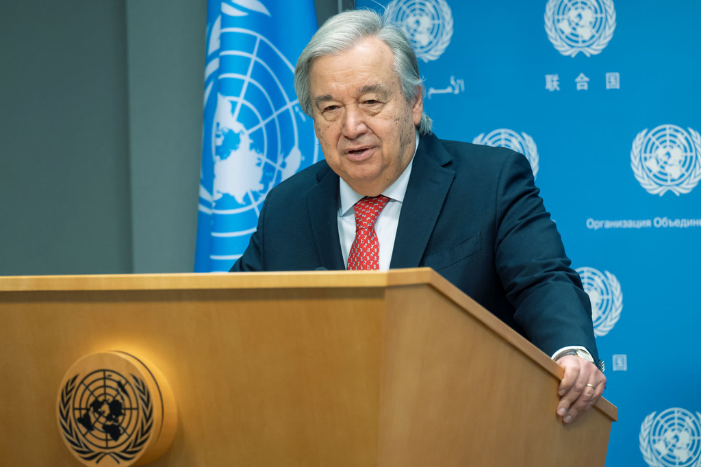 الأمين العام للأمم المتحدة يتحدث أمام الصحفيين بالمقر الدائم للمنظمة في نيويورك.
