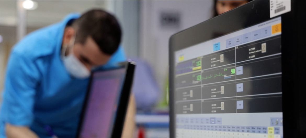 Para a ONU, os países precisam aumentar o ritmo de recrutamento de agentes de saúde e oferecer condições e salários competitivos que conquistem e retenham os profissionais