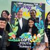 यूएन महासचिव एंतोनियो गुटेरेश, कैनेडा के माँट्रियाल में यूएन जैव विविधता सम्मेलन कॉप15 में, युवाओं के साथ बातचीत करते हुए.