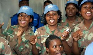 South African women peacekeepers who served with the UN – African Union Mission in Darfur (UNMAMID) celebrate their national Women’s Day in Kutum, North Darfur.