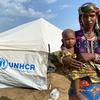 来自中非共和国和南苏丹的难民在苏丹南达尔富尔的一座难民营接受紧急庇护。