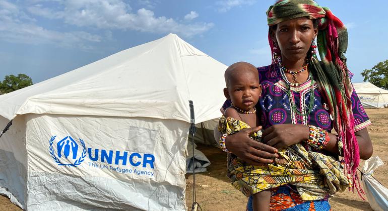 मध्य अफ़्रीकी गणराज्य और दक्षिण सूडान से आए शरणार्थियों को सूडान के दक्षिण दारफ़ूर में आपात शरण प्रदान की गई है.