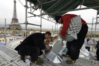 Savoir-faire des couvreurs et ornemanistes zingueurs parisiens en France.
