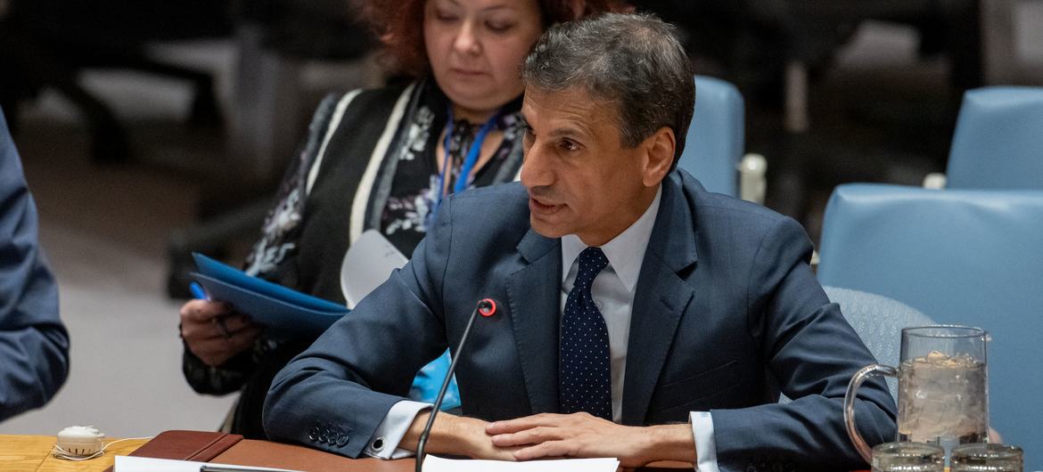 عراق کے لیے اقوام متحدہ کے خصوصی نمائندے محمد الحسن سلامتی کونسل کے ارکان سے خطاب کر رہے ہیں۔ عراق کے لیے اقوام متحدہ کے خصوصی نمائندے محمد الحسن سلامتی کونسل کے ارکان سے خطاب کر رہے ہیں۔