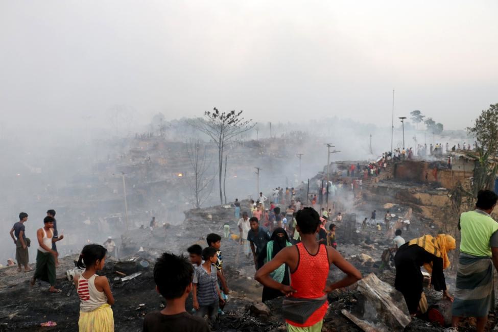 2023年3月4日，位于孟加拉国考克斯巴扎尔的一处罗兴亚难民营发生大火，摧毁了 2000 个避难所，导致1万2000 名罗兴亚难民无家可归。