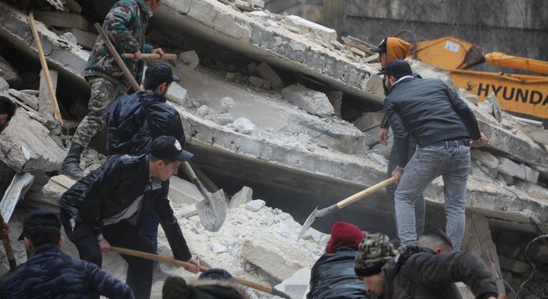 सीरिया में भूकम्प प्रभावित इलाक़ों में पहले से ही विस्थापन का शिकार लोगों के लिए हालात और कठिन हो गए हैं.
