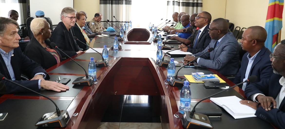 联合国主管和平行动的副秘书长拉克鲁瓦与刚果（金）当局会面。