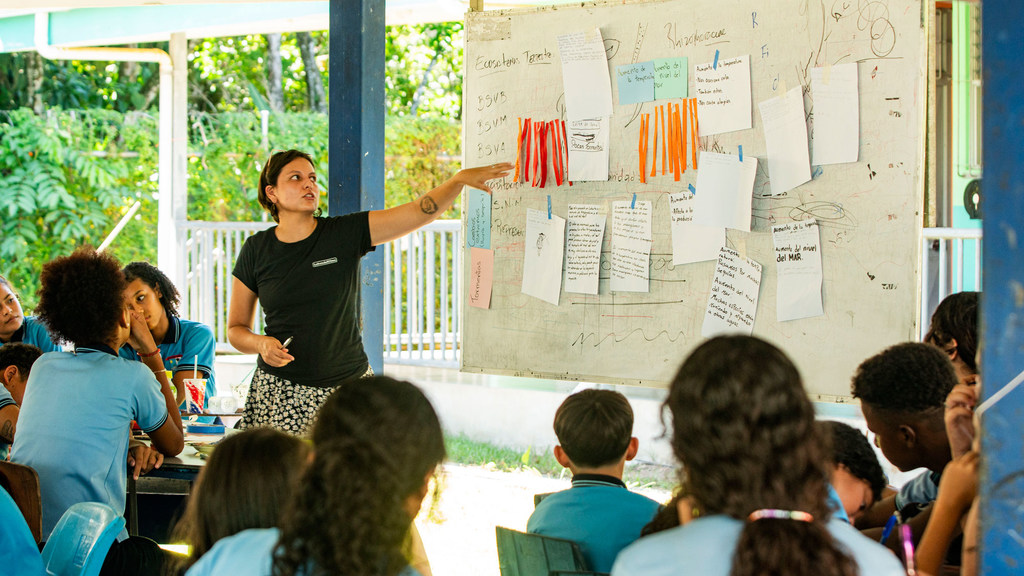 Taller de capacitación sobre daños y pérdidas en la comunidad de Cahuita en Costa Rica.