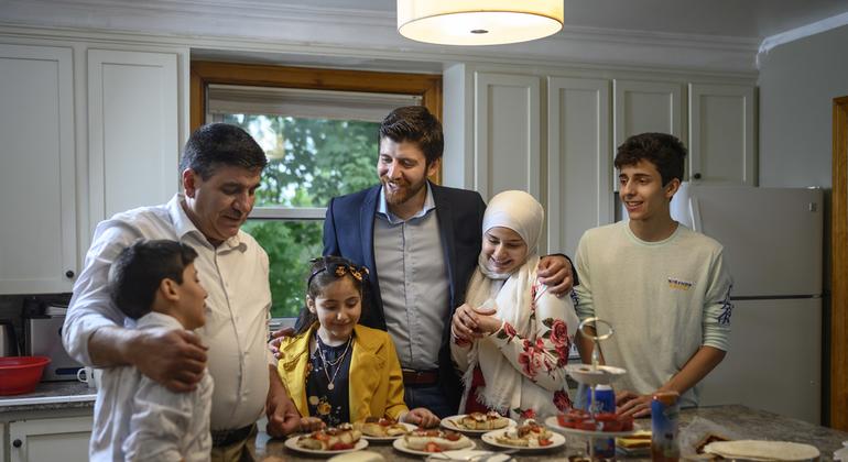 “الشوكولاتة من أجل السلام”: رحلة عائلة سورية من اللجوء إلى الريادة في المجتمع الكندي