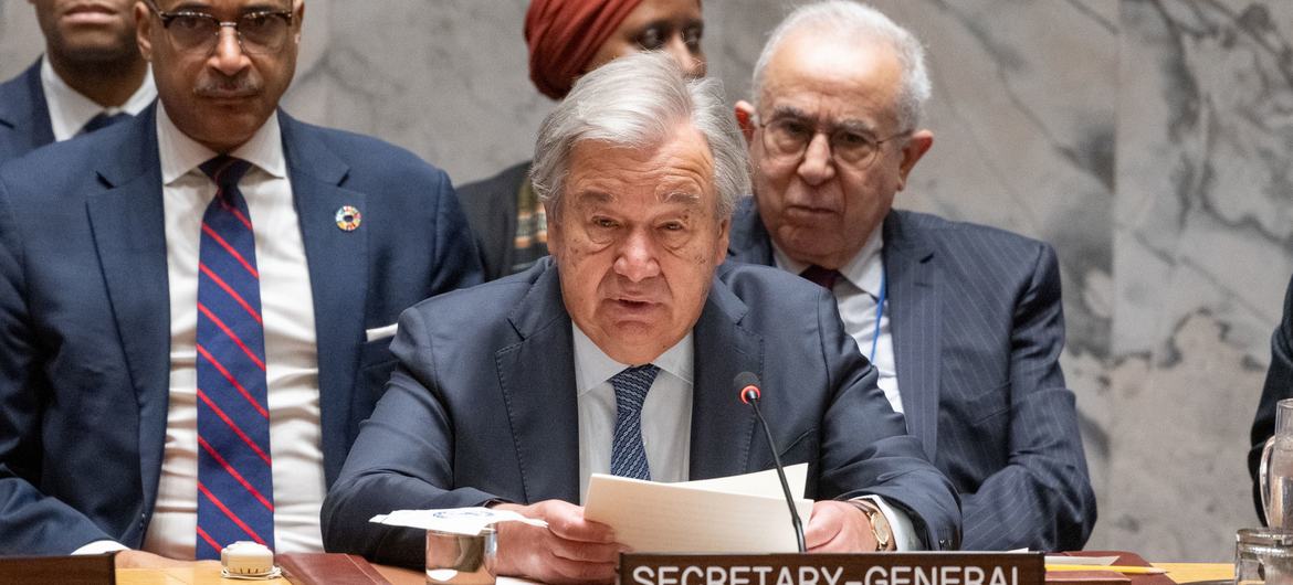 اقوام متحدہ کے سیکرٹری جنرل انتونیو گوتیرش سوڈان کی صورتحال پر سلامتی کونسل کے اجلاس سے خطاب کر رہے ہیں۔