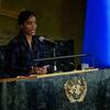 Ingrid Silva, do Dance Theatre of Harlem, discursa em um pódio no Salão da Assembleia Geral da ONU por ocasião do Dia Internacional da Mulher.