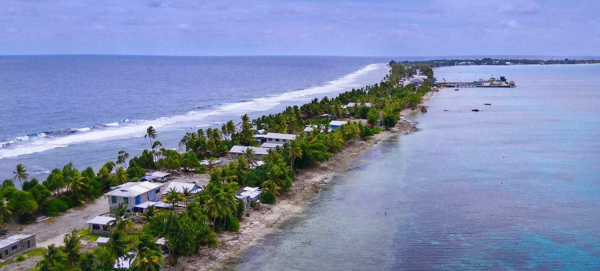 МОСРГ сталкиваются со стихийными бедствиями, климатическими потрясениями, а также рисками, связанными с повышением уровня моря. На фото: Тувалу.