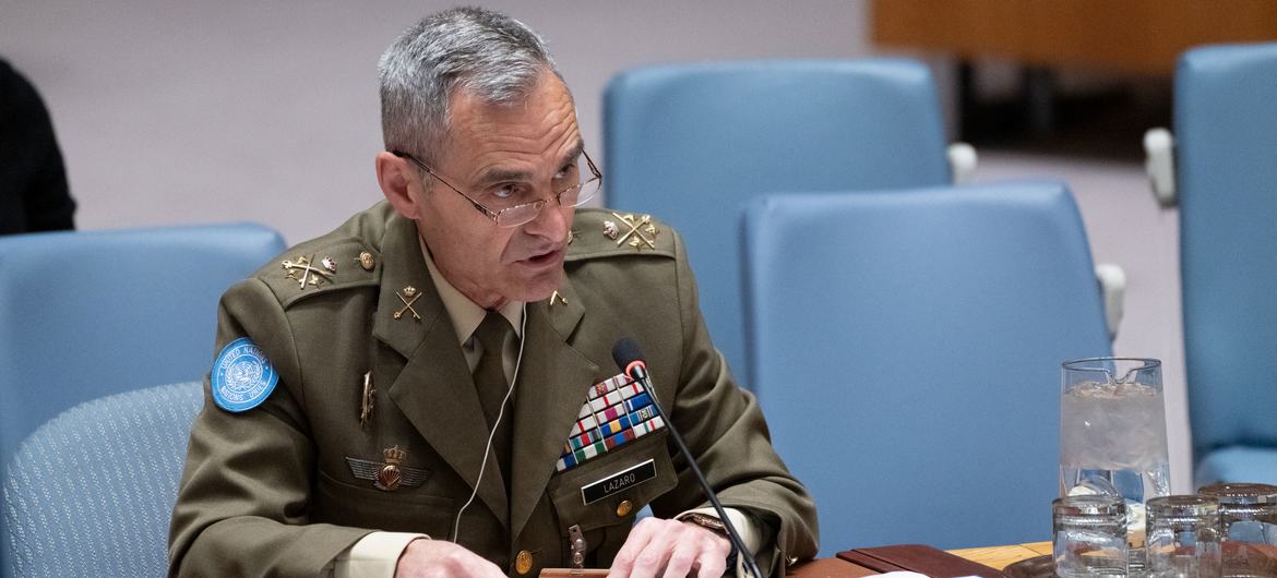 قائد قوات اليونيفيل الجنرال أرولدو لاثارو يقدم إحاطة لمجلس الأمن الدولي. 