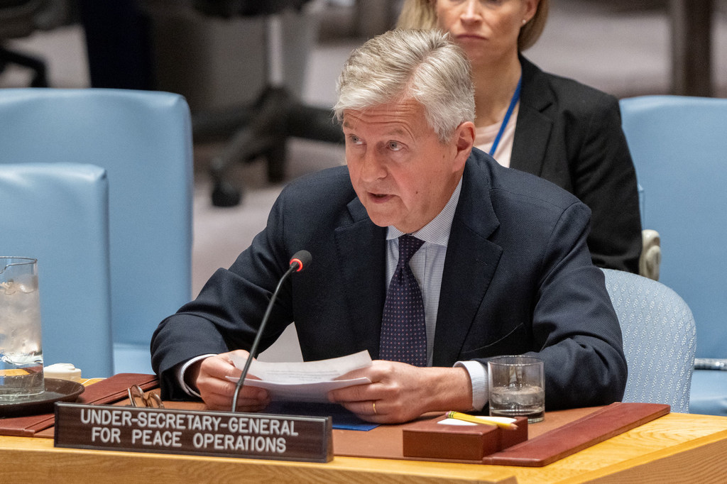 Jean-Pierre Lacroix, Naibu Katibu Mkuu wa Operesheni za Amani, akizungumza kwenye jukwaa wakati wa mkutano wa Baraza la Usalama UN huko New York.
