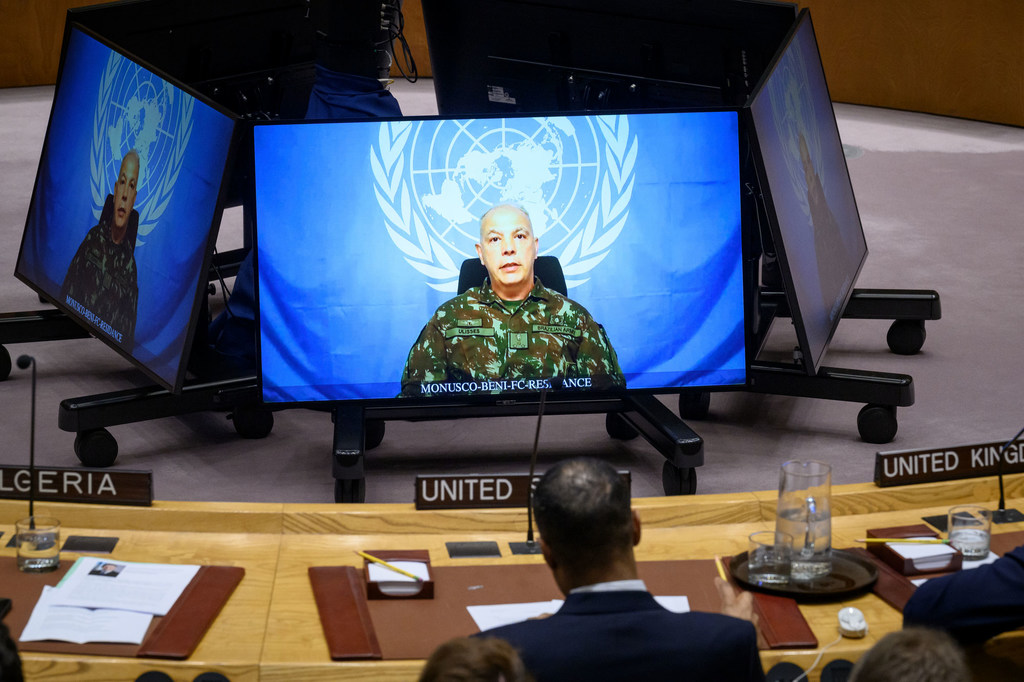 Luteni Jenerali Ulisses de Mesquita Gomes, Kamanda wa Kikosi cha MONUSCO, akitoa taarifa kwa Baraza la Usalama UN kuhusu shughuli za kulinda amani kupitia kiungo cha video.