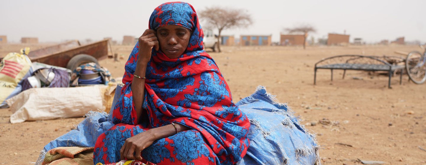 Des centaines de personnes sont déplacées par les violences au nord du Burkina Faso et d'autres civils ont franchi les frontières maliennes. Des centaines de personnes sont déplacées par les violences au nord du Burkina Faso et d'autres civils ont franchi les frontières maliennes.
