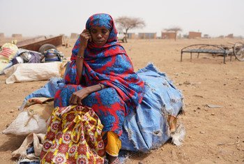 Des centaines de personnes sont déplacées par les violences au nord du Burkina Faso et d'autres civils ont franchi les frontières maliennes. Des centaines de personnes sont déplacées par les violences au nord du Burkina Faso et d'autres civils ont franchi les frontières maliennes.