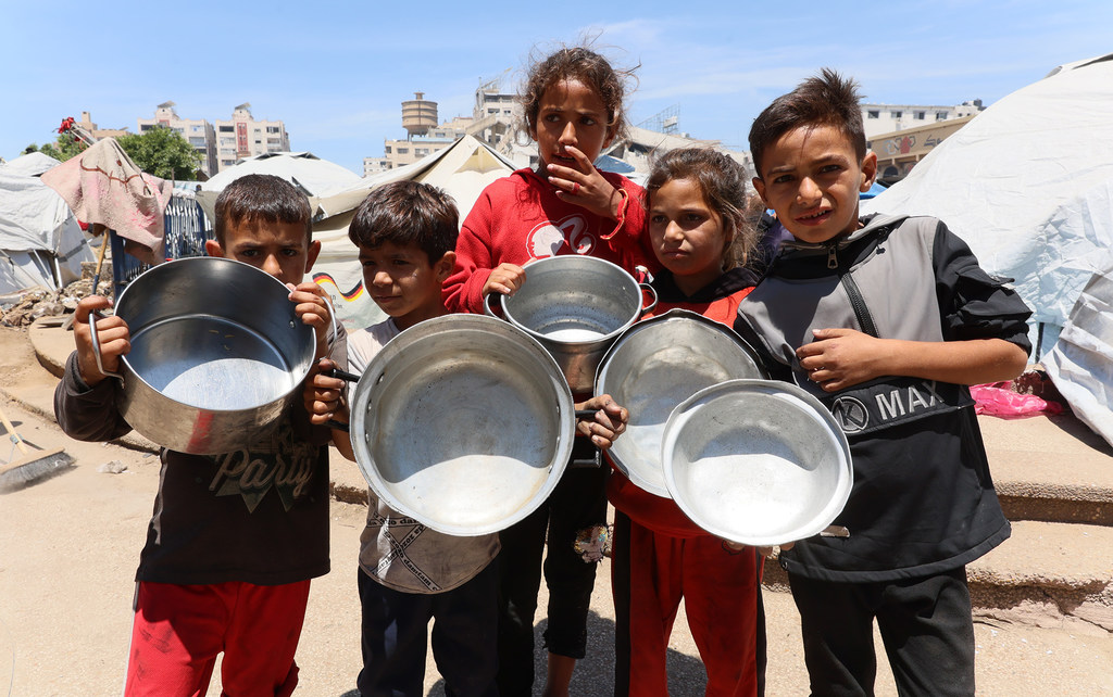 Watoto huko Gaza wanasubiri kuwekewa chakula