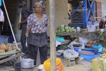 马西卡·基托科 (Masika Kitoko)是一位境内流离失所者，她目前正在刚果民主共和国北基伍省贝尼市联刚稳定团新建的市场做生意。