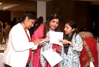 यूएन वीमेन की ‘SheLeads’ पहल के तहत आयोजित कार्यशाला में, देश के विभिन्न हिस्सों से आई ज़मीनी स्तर की महिला नेता, निर्वाचित प्रतिनिधि और प्रशासनिक पदों पर कार्यरत महिलाओं ने भाग लिया.