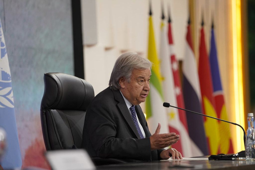 El Secretario General de la ONU, António Guterres, se dirige a los medios de comunicación en la Cumbre de la Asociación de Naciones del Sudeste Asiático (ASEAN) en Yakarta, Indonesia.