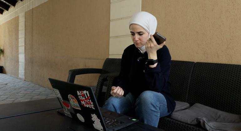 Sarah Al-Saqqa...the first female surgeon in Gaza, struggling to save lives amidst destruction and bureaucracy.