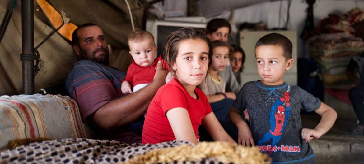 Una de las familias desplazadas de Al Ganoub en octubre de 2023.