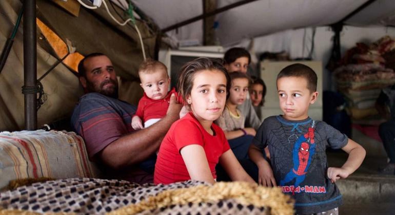 Uma das famílias deslocadas de Al Ganoub em outubro de 2023