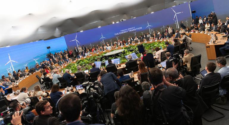 Em Belém, Brasil, acontece um encontro sobre a transição para a energia sustentável.