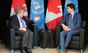 O secretário-geral António Guterres (à esquerda) encontra-se com o primeiro-ministro Justin Trudeau, do Canadá, no The Biosphère (um museu comprometido com o meio ambiente) em Montreal.