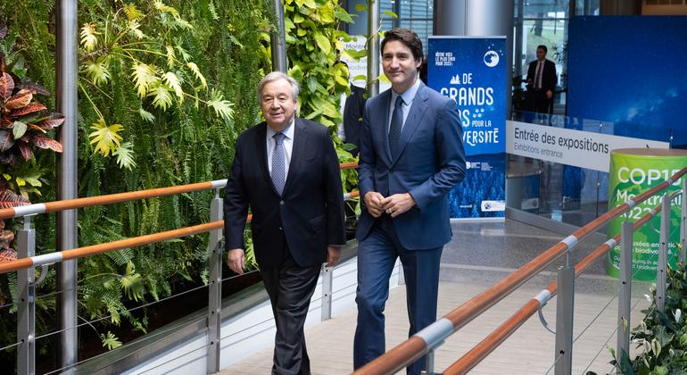 Le Secrétaire général António Guterres (à gauche) avec le Premier ministre Justin Trudeau à Montréal, au Canada.