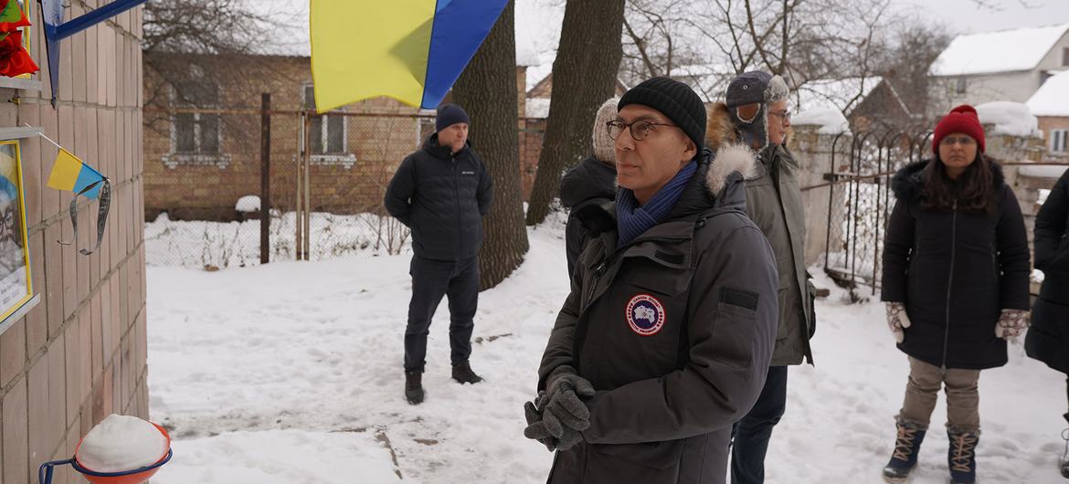 El Alto Comisionado de las Naciones Unidas para los Derechos Humanos, Volker Türk, visita Bucha (Ucrania).