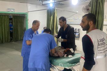 دكتور أحمد مهنا طبيب التخدير ومدير مستشفى العودة في تل الزعتر والنصيرات.