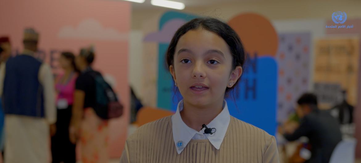 Revan Ahmed, una joven activista libia de 13 años, viajó con UNICEF para participar en la COP28 de Dubai.