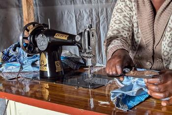 Naomie Kianga, si jina lake halisi. Ni manusura wa ukatili wa kingono jimboni kivu kaskazini nchini DRC na ni miongoni mwa wanufaika wa mradi wa ushoni unaotekelezwa na WFP