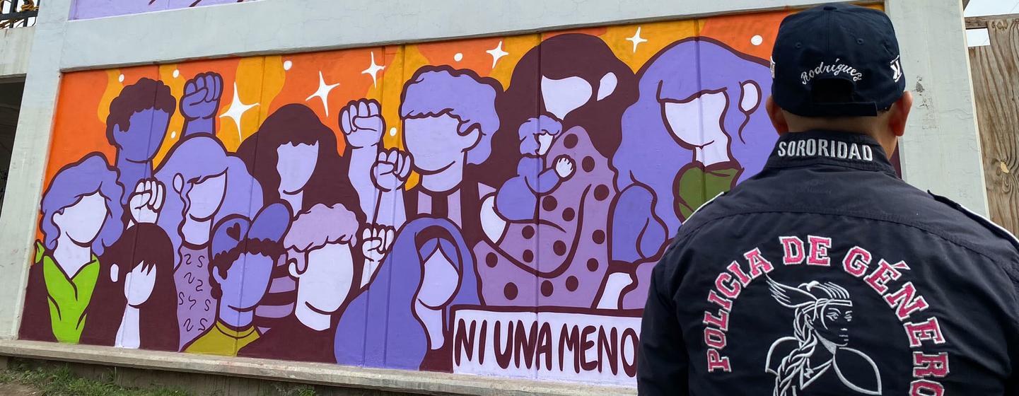 The mural "Sowing memory, reaping justice" represents the community and the victims of femicide in the State of Mexico.