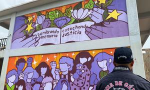 The mural "Sowing memory, reaping justice" represents the community and the victims of femicide in the State of Mexico.