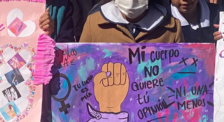 Carteles elaborados por niñas y niños de Ixtapaluca, Estado de México, alusivos a la erradicación de la violencia contra mujeres y niñas.