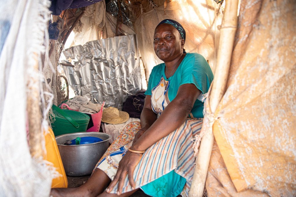 Mwanamke aliyekimbia makazi yake akiishi katika kambi ya wakimbizi wa ndani huko Kalemi, Jamhuri ya Kidemokrasia ya Kongo.