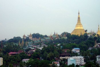 Вид на город Янгон, Мьянма.  
